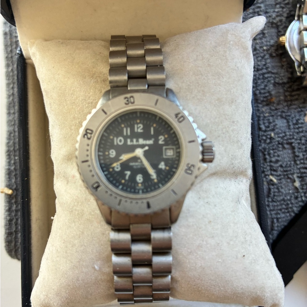Rare Vintage HAMILTON LL Bean 9397 Quartz Watch Field Swiss Made 28mm